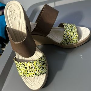 These are CROCS?!? Lovely and comfortable slides for Spring. W8